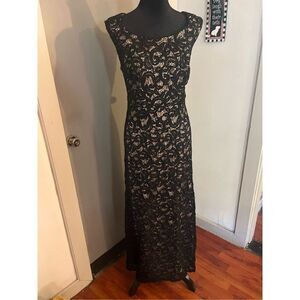 Night Way Women’s Lace Formal dress. Size 14W